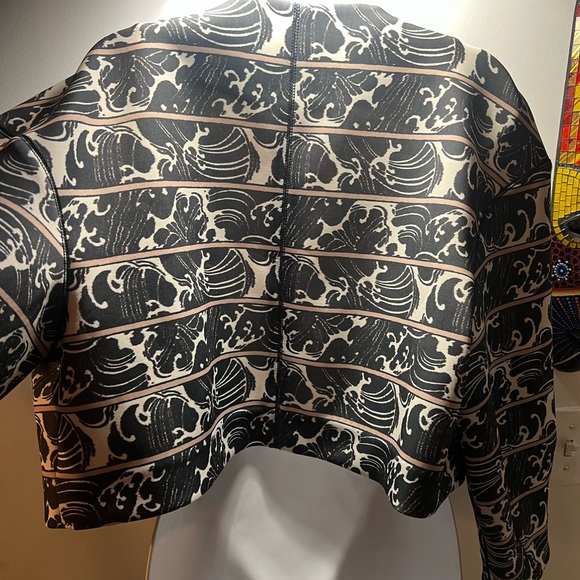 ELIZABETH AND JAMES Astor Print Scuba Jacket. Retail: $495
SIZE: M - Picture 3 of 10